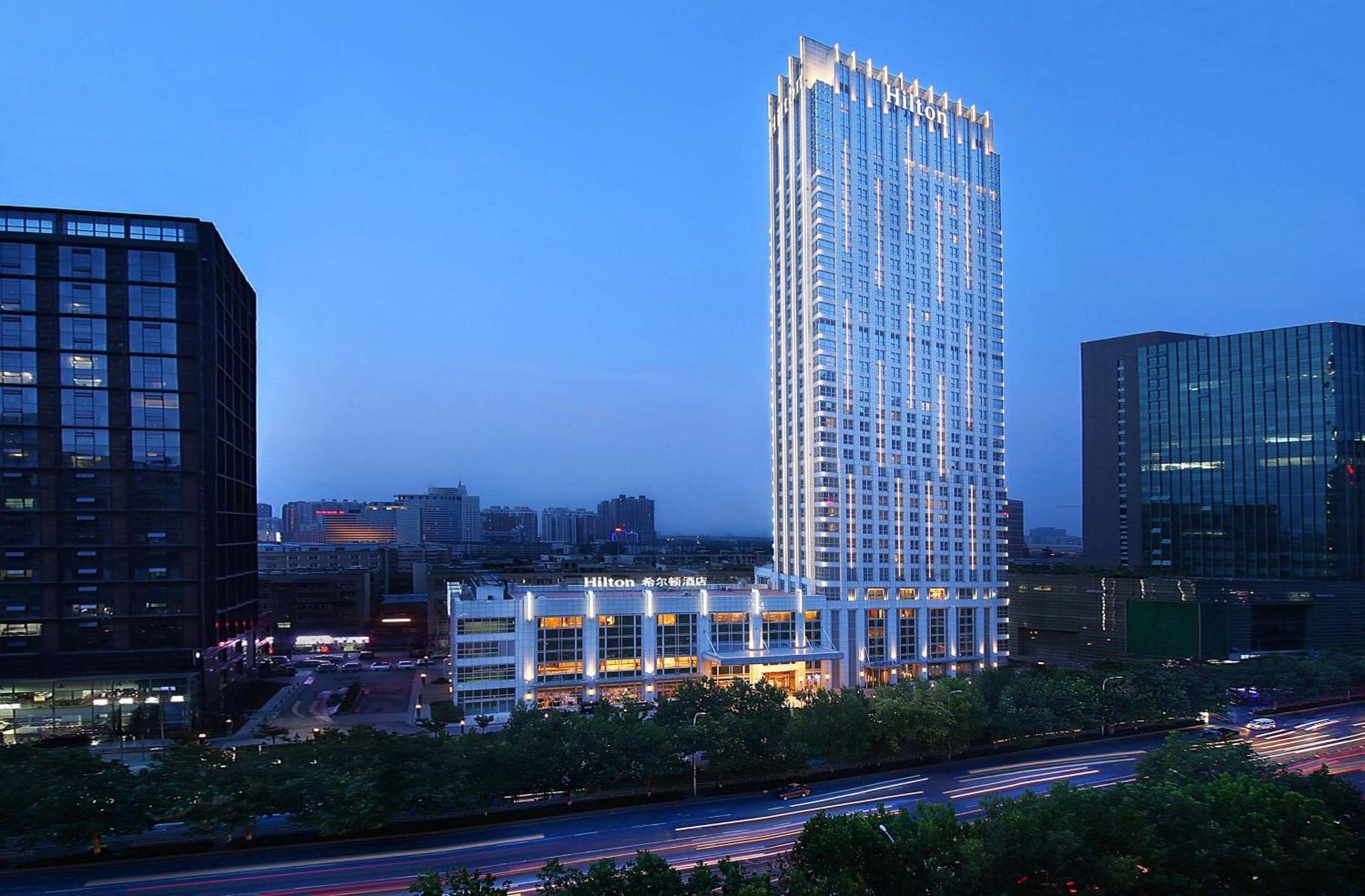 Hilton Zhengzhou Hotel Exterior photo